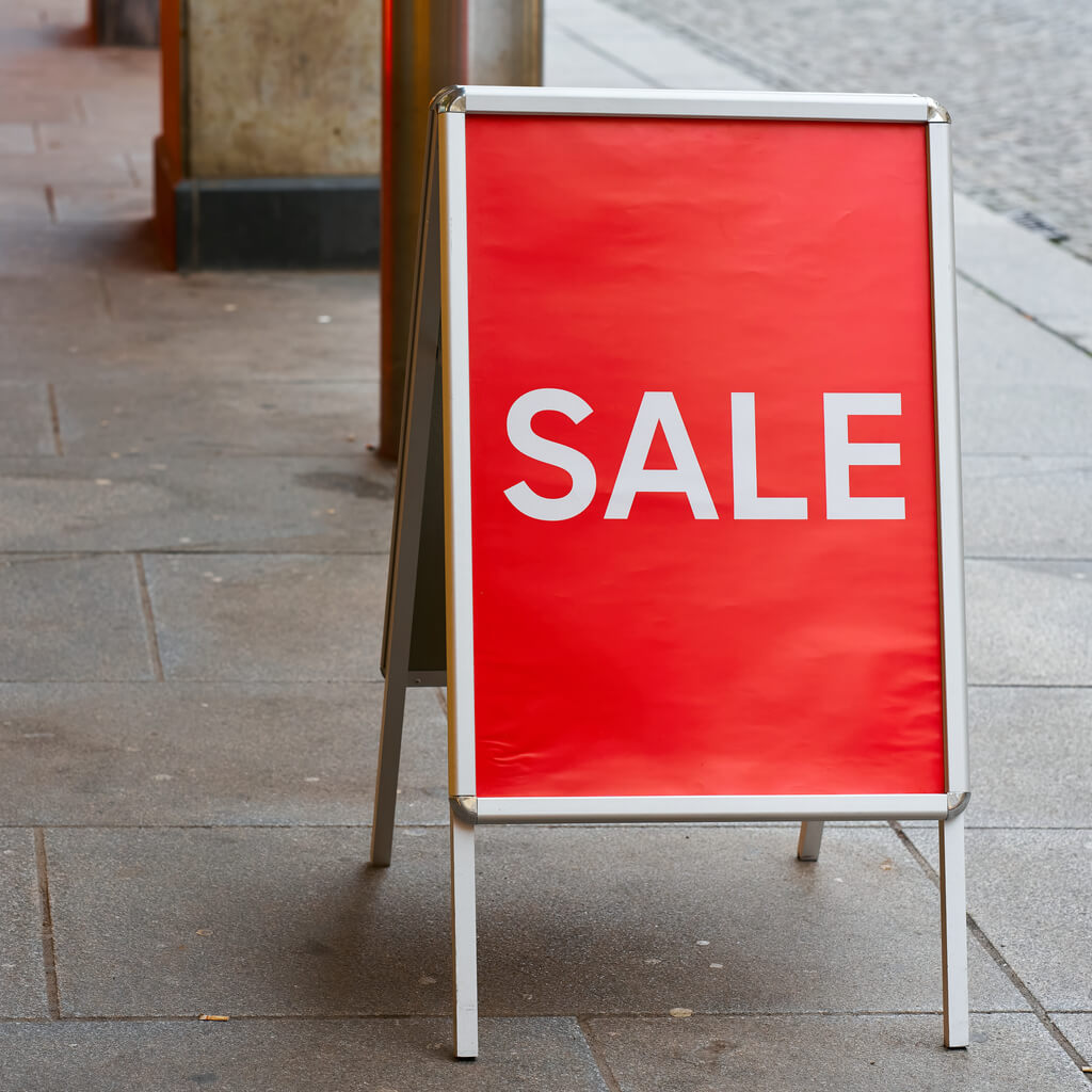 Pavement Signs: The Ultimate Tool for Driving Footfall in Large Retail Chains