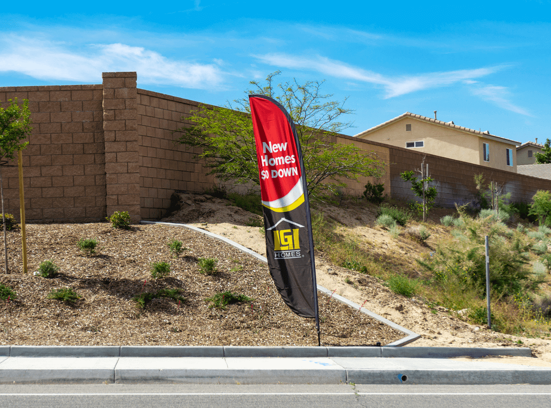 From Events to Storefronts: Why Feather Flags Catch More Attention